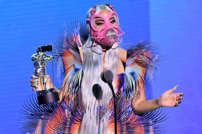 H Lady Gaga εντυπωσίασε και σάρωσε στα MTV Video Music Awards