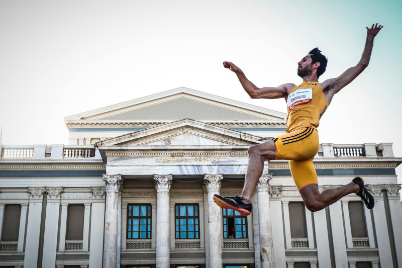 Το Piraeus Street Long Jump έφερε ξανά τον στίβο εκτός σταδίου